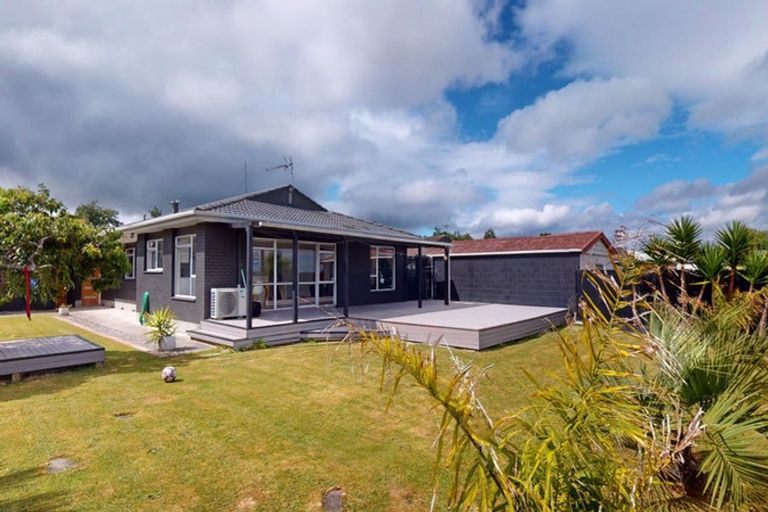 Photo of property in 21 Meadowbrook Drive, Cloverlea, Palmerston North, 4412