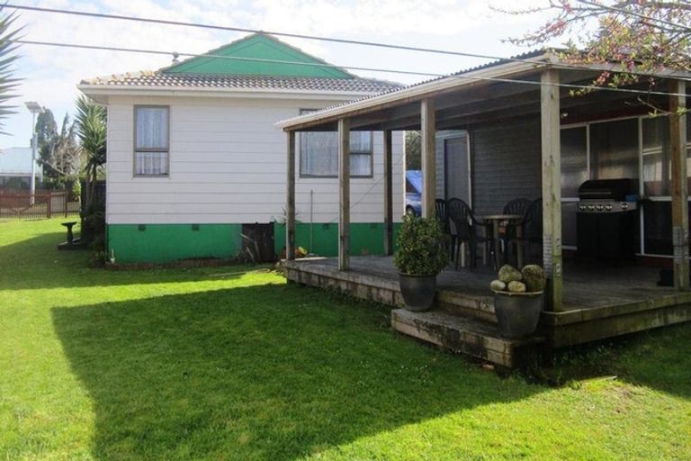 Photo of property in 24 Palmers Road, Clendon Park, Auckland, 2103
