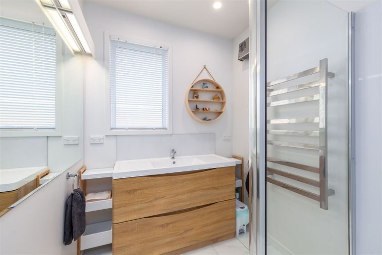 Photo of property in 57 Fairmount Road, Titirangi, Auckland, 0604