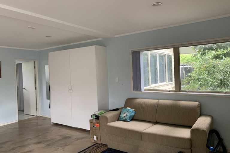 Photo of property in 8 Stokes Avenue, Te Atatu Peninsula, Auckland, 0610