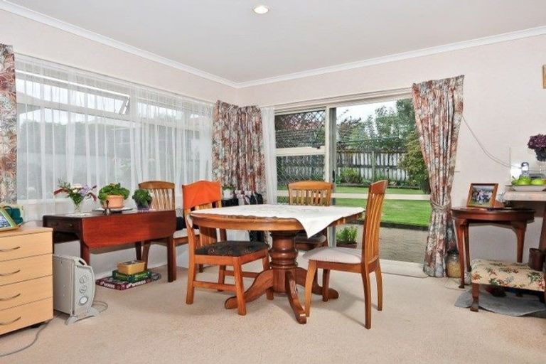 Photo of property in 8 Hollinger Place, Nawton, Hamilton, 3200