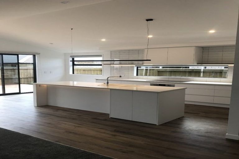 Photo of property in 18 Mida Close, Papamoa Beach, Papamoa, 3118