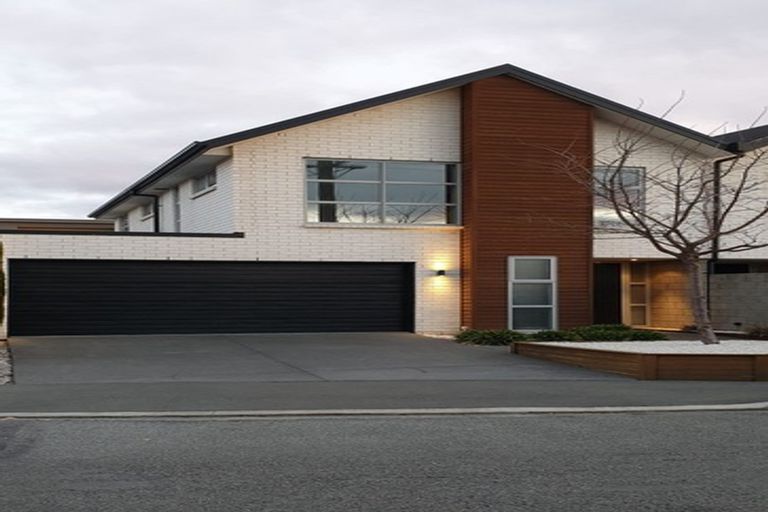 Photo of property in 142a Holly Road, St Albans, Christchurch, 8014