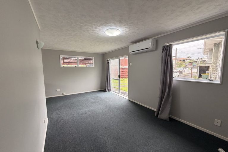 Photo of property in 21 Royal Road, Massey, Auckland, 0614