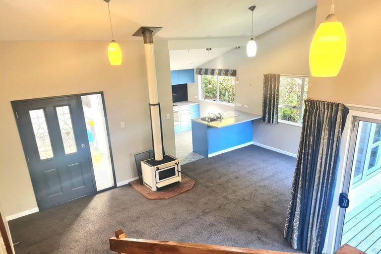 Photo of property in 13a Kingsbridge Place, Newlands, Wellington, 6037