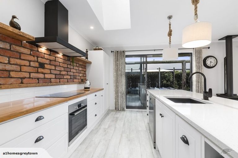 Photo of property in 1 Sam Meads Way, Greytown, 5712