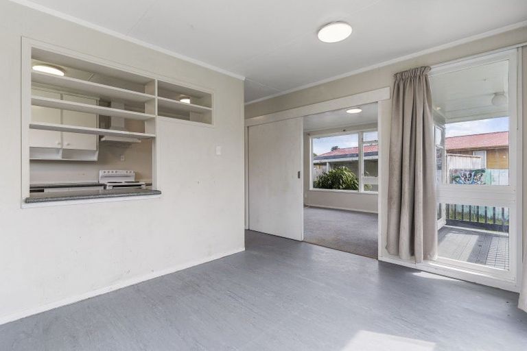 Photo of property in 10 Bland Place, Otara, Auckland, 2023