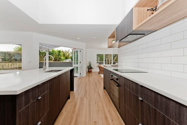 Photo of property in 51 Cambridge Road, Riverhead, 0820