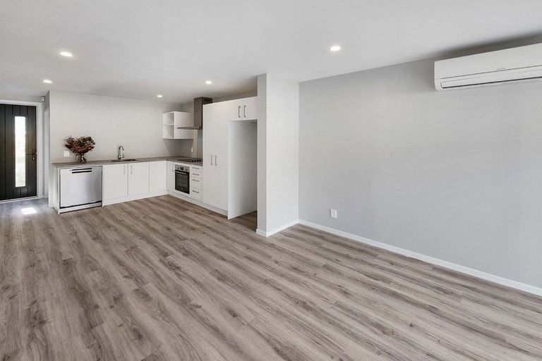 Photo of property in 2/41 Main Road, Wainuiomata, Lower Hutt, 5014