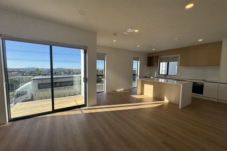 Photo of property in 14d Elcoat Avenue, Te Atatu South, Auckland, 0610