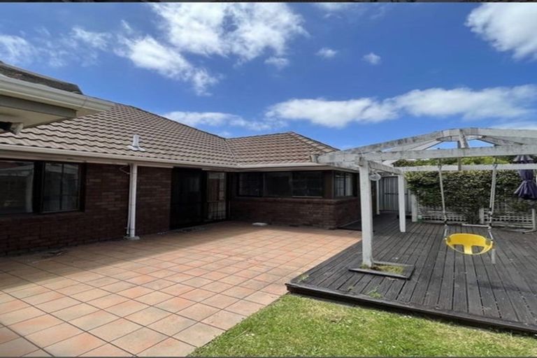 Photo of property in 6 Monet Grove, West Harbour, Auckland, 0618