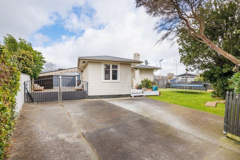Photo of property in 30 Sutherland Crescent, Westbrook, Palmerston North, 4412