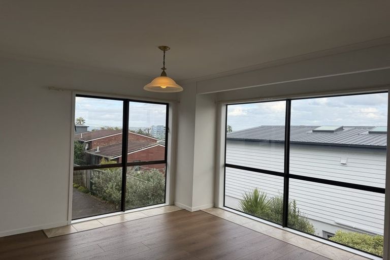 Photo of property in 1/26 East Coast Road, Milford, Auckland, 0620