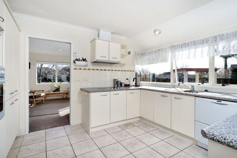 Photo of property in 10 Freestone Place, Henderson, Auckland, 0612