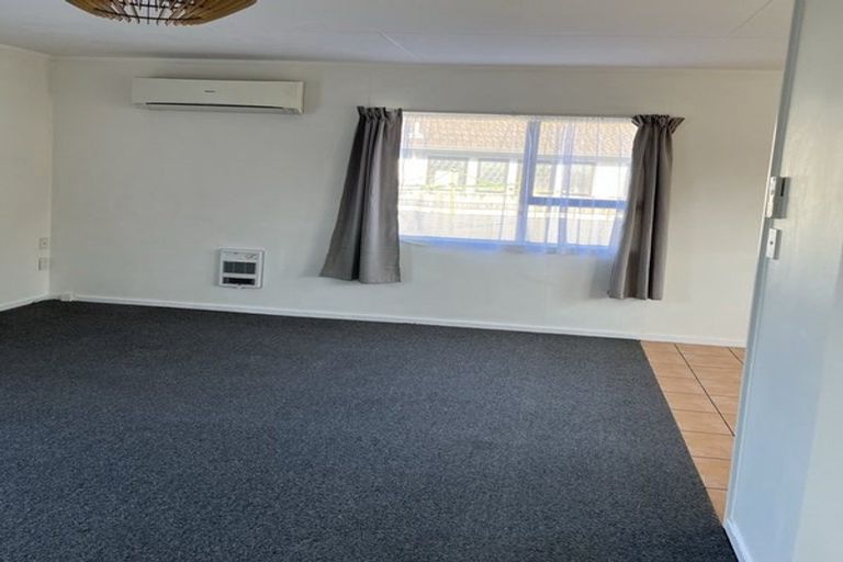 Photo of property in 33 Delaware Grove, Totara Park, Upper Hutt, 5018