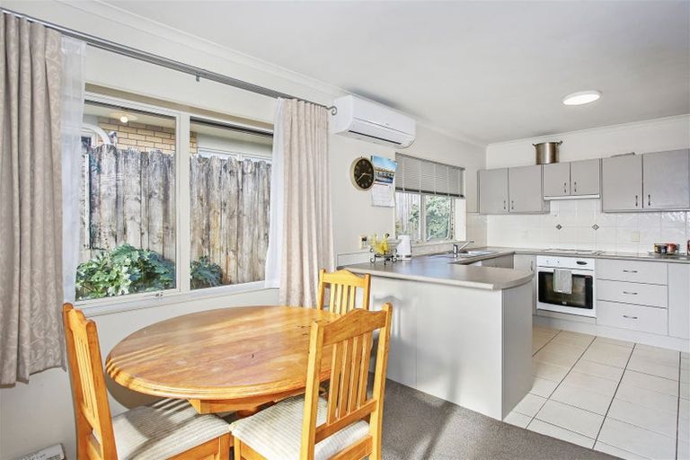 Photo of property in 21 Milson Drive, Papakura, 2110