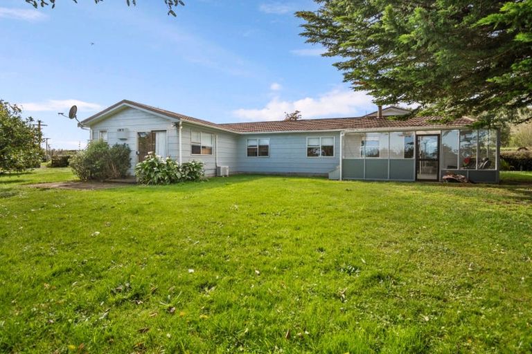 Photo of property in 35- 37 Tokomaru Road, Tokomaru, Palmerston North, 4474