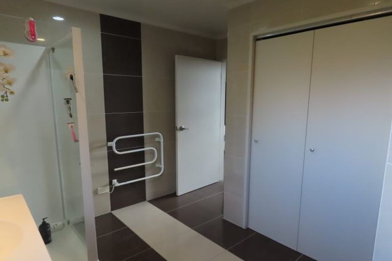 Photo of property in 116 Matipo Road, Te Atatu Peninsula, Auckland, 0610