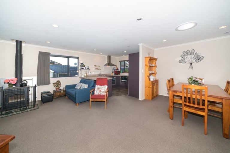 Photo of property in 53 Geneva Terrace, Kelvin Grove, Palmerston North, 4414