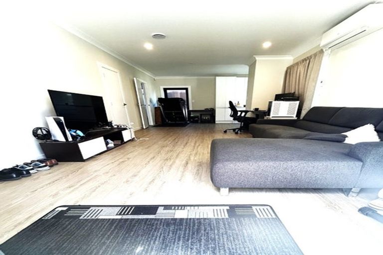 Photo of property in 40d Kervil Avenue, Te Atatu Peninsula, Auckland, 0610