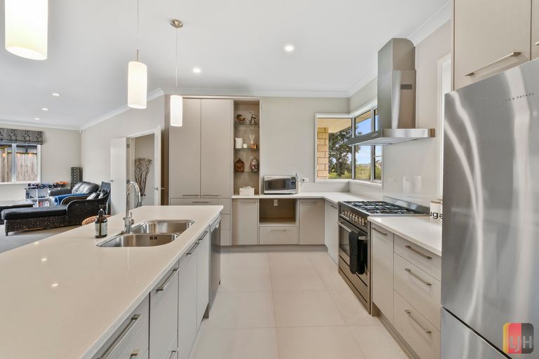 Photo of property in 242 Harbourside Drive, Karaka, Papakura, 2113