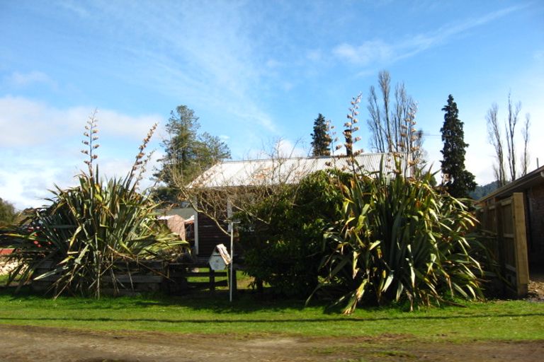 Photo of property in 72 Crampton Road, Reefton, 7830
