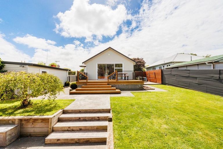 Photo of property in 32 Milton Street, Roslyn, Palmerston North, 4414