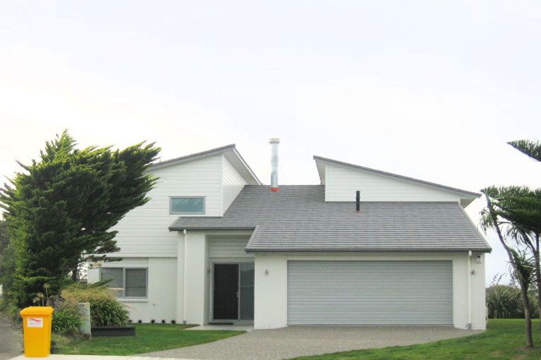 Photo of property in 6 Nuhaka Place, Paraparaumu Beach, Paraparaumu, 5032