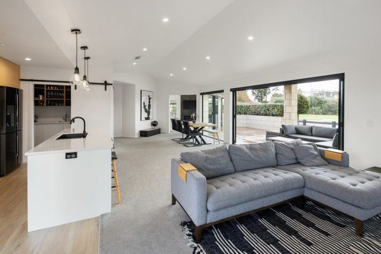 Photo of property in 34 Mike Smith Drive, Cambridge, 3434