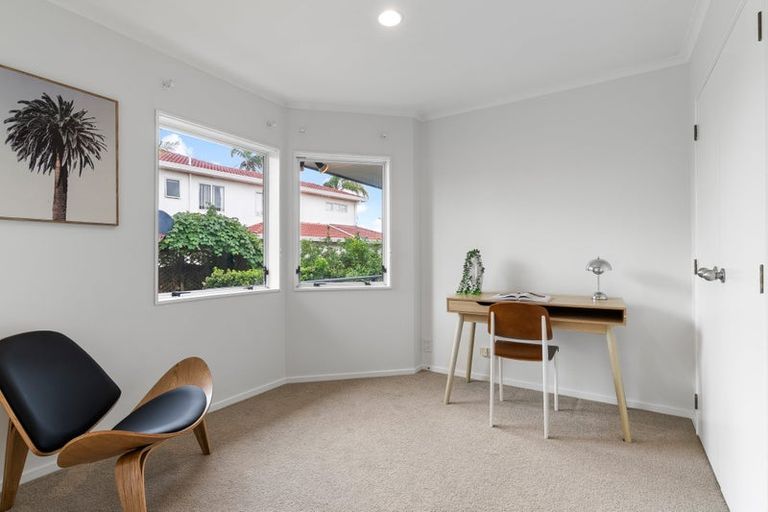 Photo of property in 3 Bronte Place, Somerville, Auckland, 2014