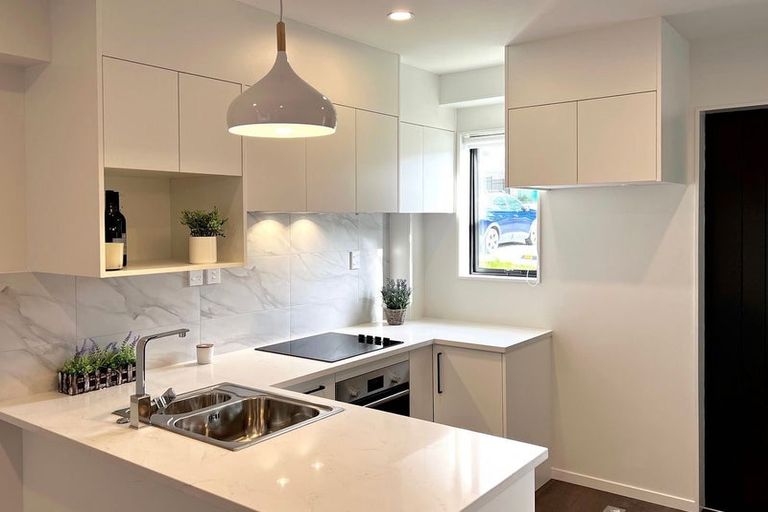 Photo of property in 57 Morihana Close, Glen Eden, 0602