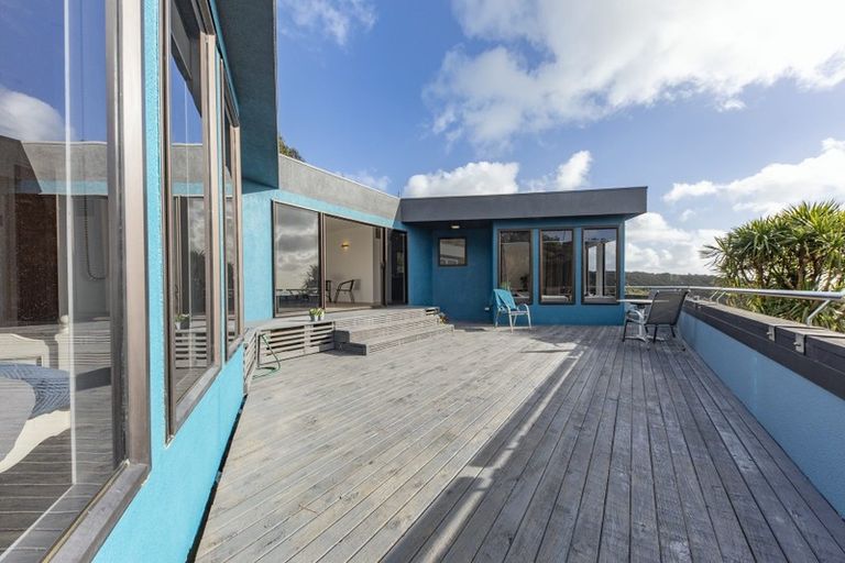 Photo of property in 73 Piha Road, Piha, New Lynn, 0772
