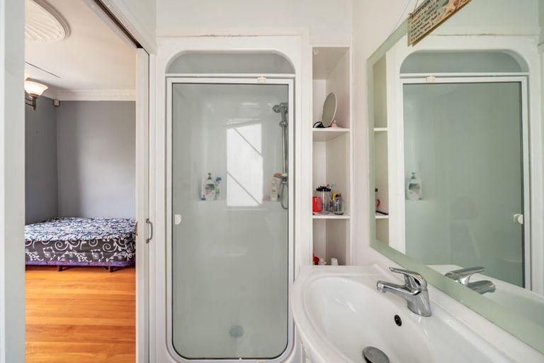 Photo of property in 22 Saint Ronans Avenue, Waterloo, Lower Hutt, 5011