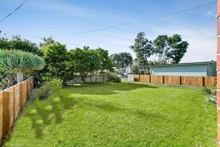 Photo of property in 4 River Road, Te Atatu Peninsula, Auckland, 0610