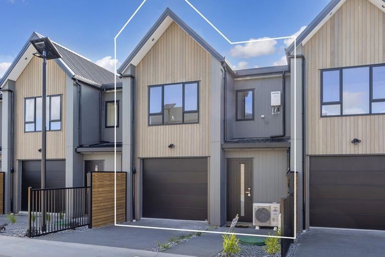 Photo of property in 124 Vintry Drive, Kumeu, 0810