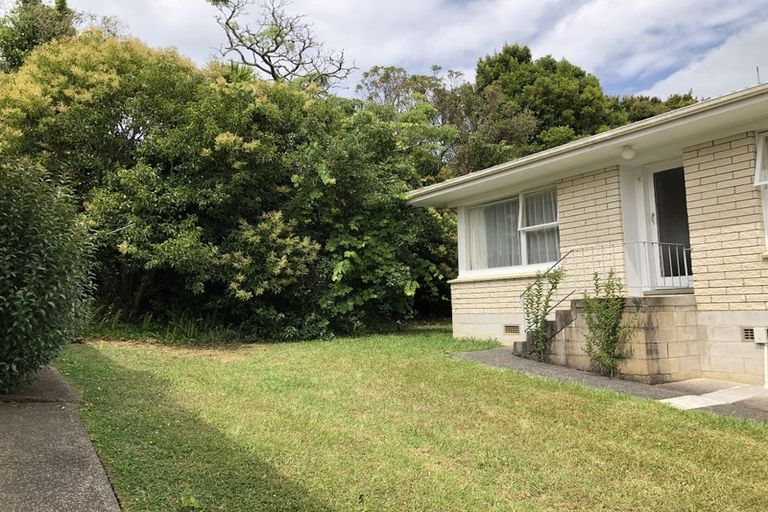 Photo of property in 42 Cheval Drive, Totara Vale, Auckland, 0629