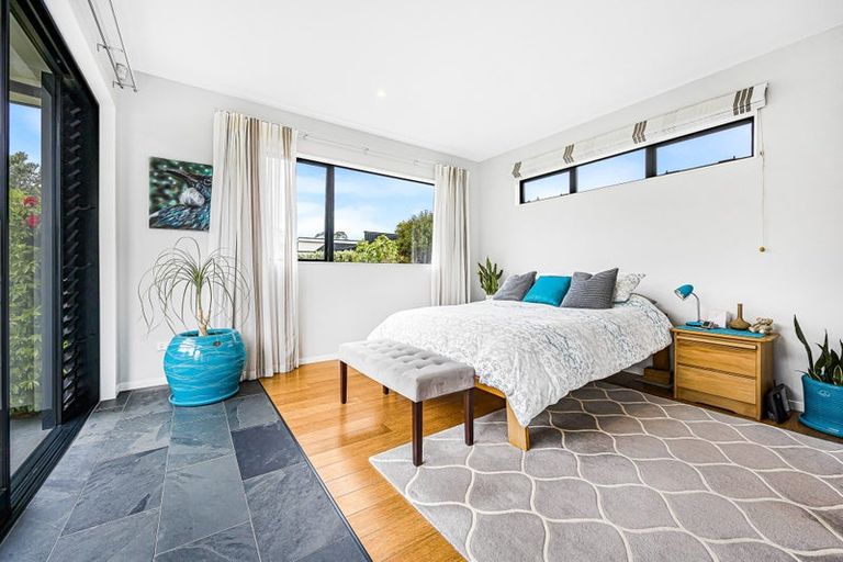 Photo of property in 18 Awanui Crescent, Matakana, 0985