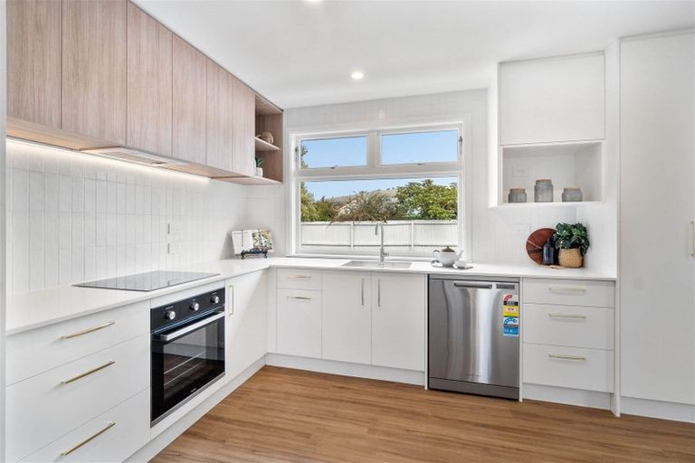 Photo of property in 9 Derrett Place, Saint Martins, Christchurch, 8022