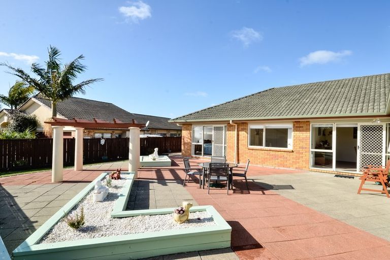 Photo of property in 10 Freestone Place, Henderson, Auckland, 0612