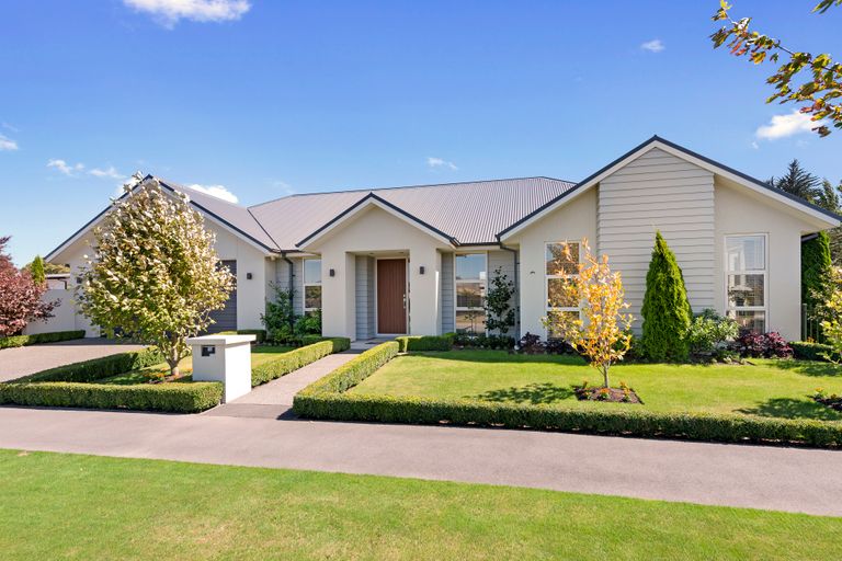 Photo of property in 33 Euphrasie Drive, Aidanfield, Christchurch, 8025