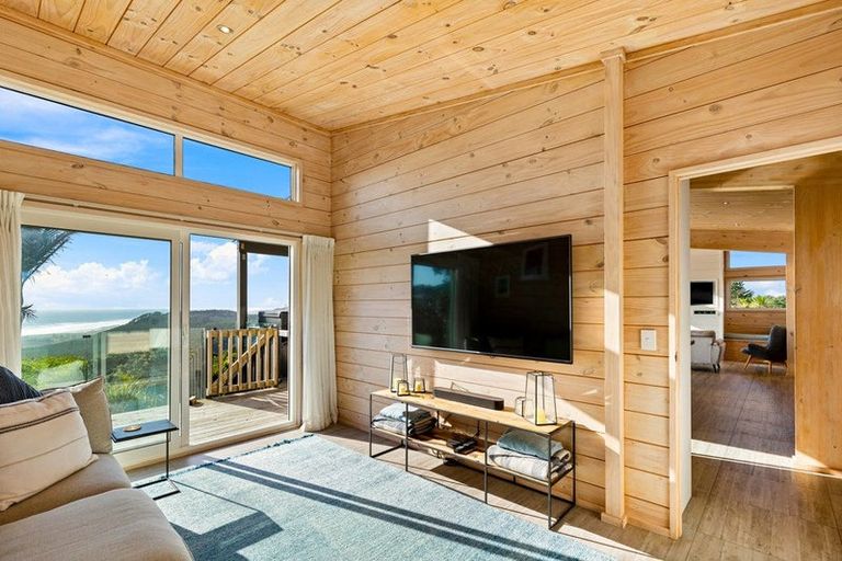 Photo of property in 93 Oaia Road, Muriwai, 0881
