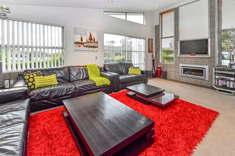 Photo of property in 12 Matuhi Grove, Papatoetoe, Auckland, 2025