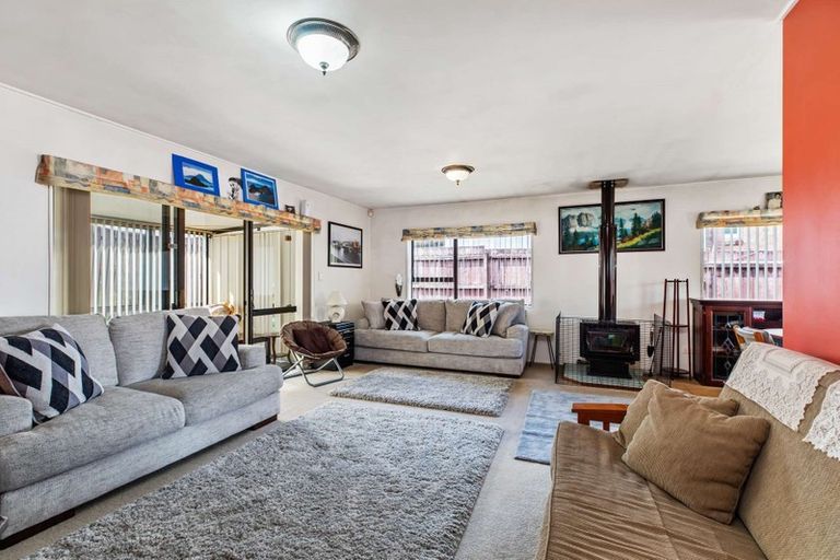 Photo of property in 2/7 Menary Street, Papakura, 2110