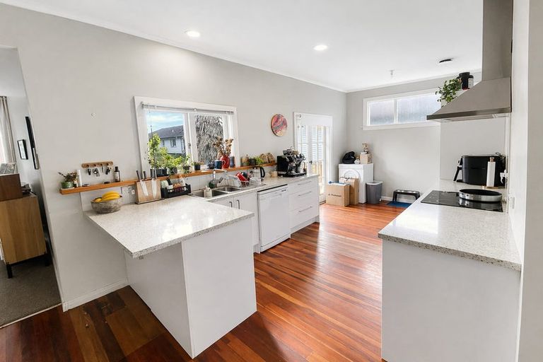 Photo of property in 55 Titirangi Road, New Lynn, Auckland, 0600