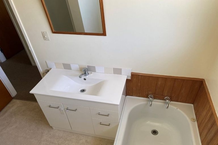 Photo of property in 42a Hicks Close, Whitby, Porirua, 5024