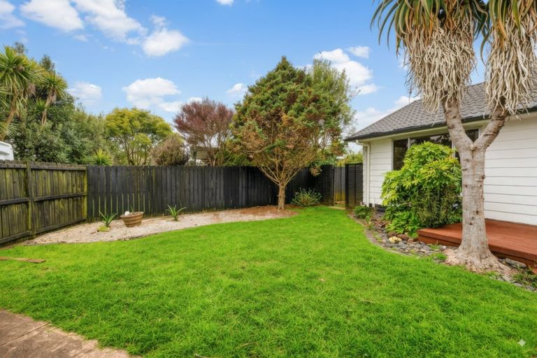 Photo of property in 24 Oakmont Place, Wattle Downs, Auckland, 2103