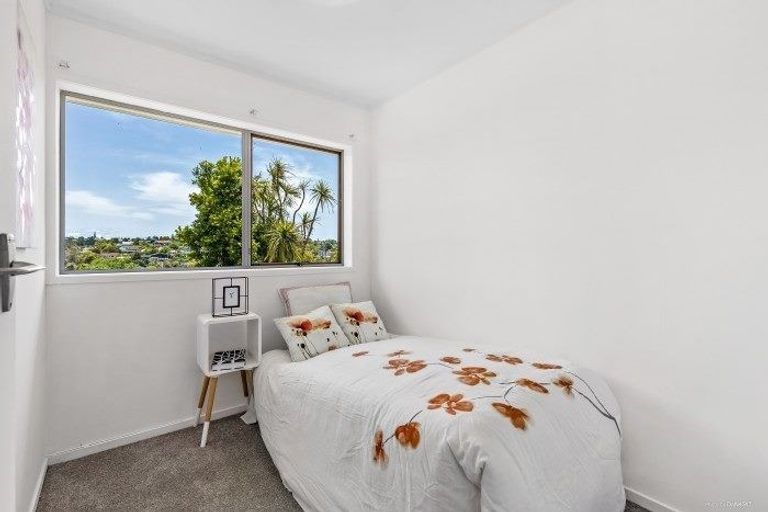 Photo of property in 2/12 Hollyhock Place, Browns Bay, Auckland, 0630