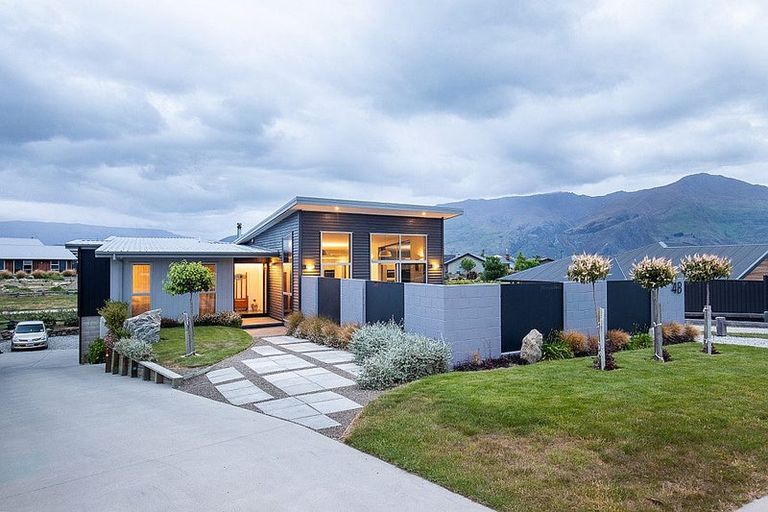 Photo of property in 48 Minaret Ridge, Wanaka, 9305