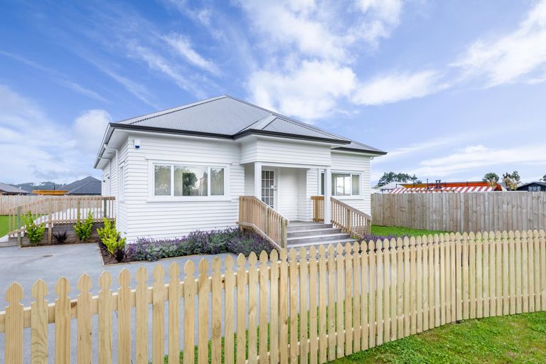 Photo of property in 21 Grove Way, Riverhead, 0820