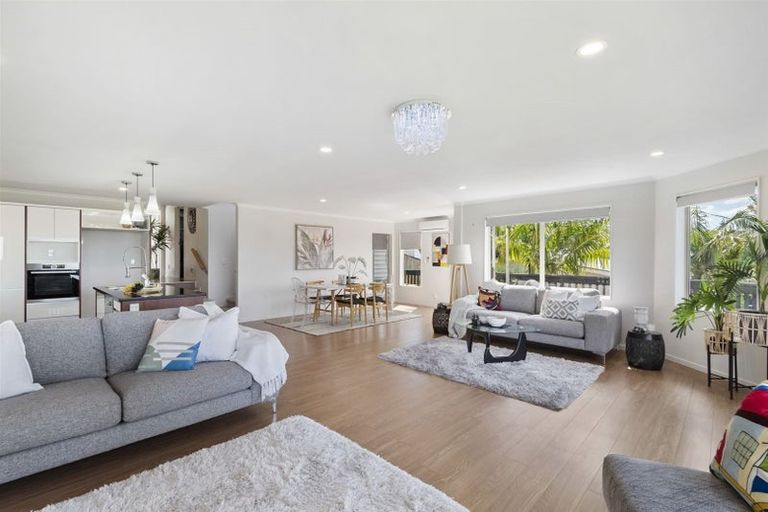 Photo of property in 941 East Coast Road, Torbay, Auckland, 0630